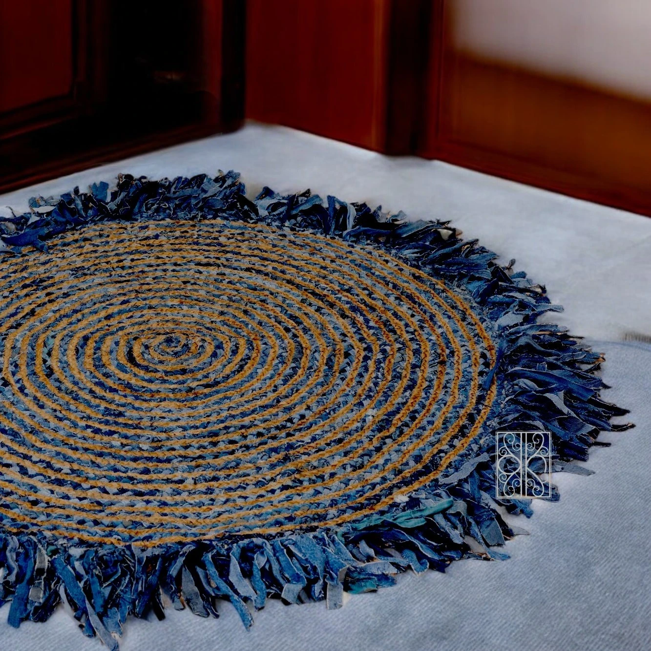Round Rug, round rug for living room online on karmakriti