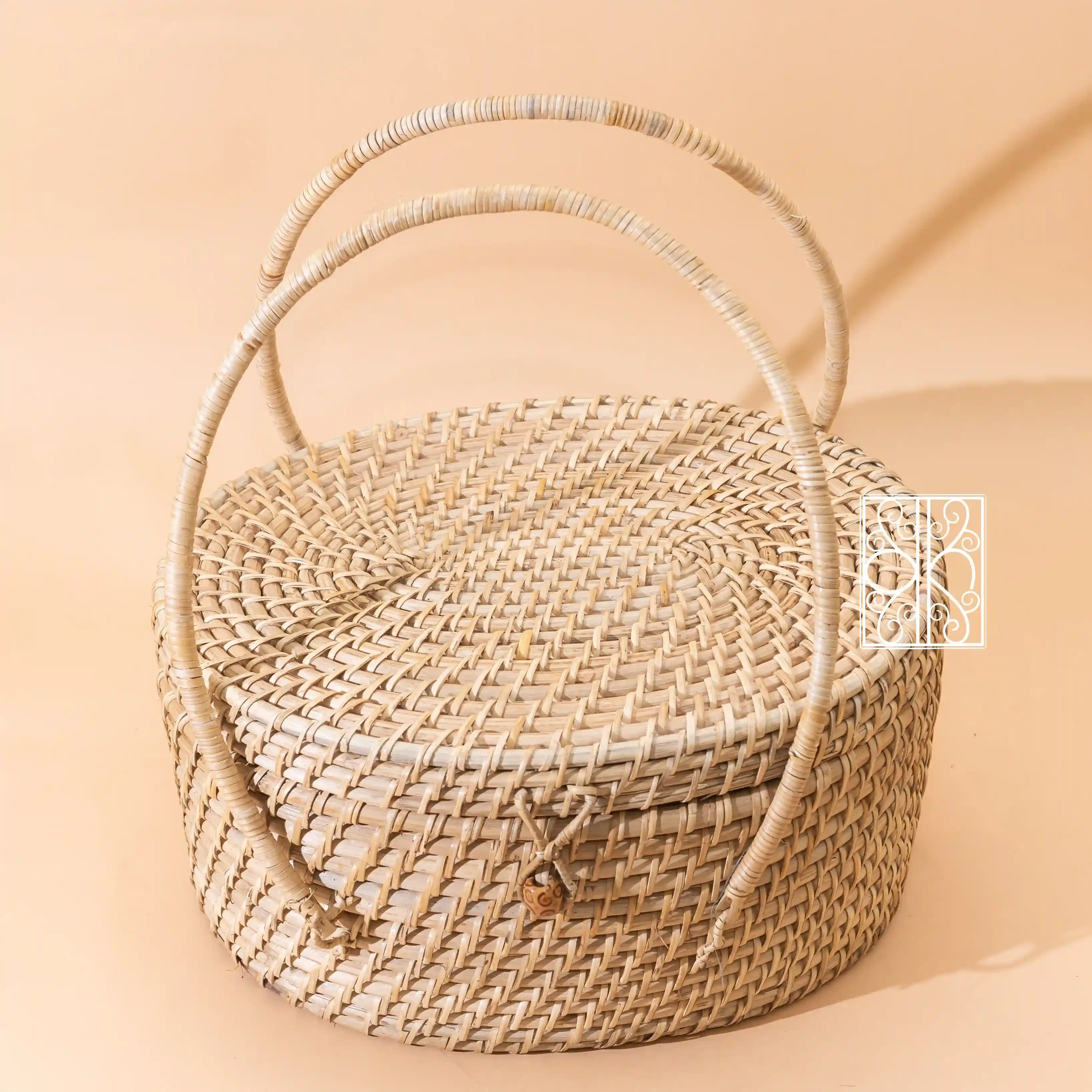 Large Bamboo basket with Lid
